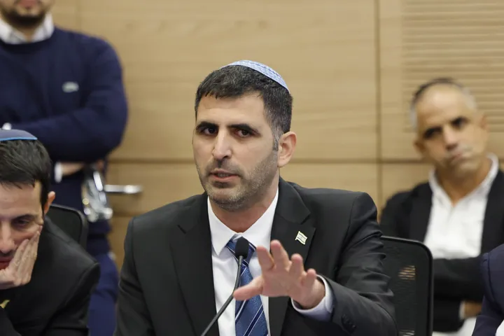 הכנסת אישרה את חוק השידורים החדש; ארגון העיתונאים והאופוזיציה עתרו לבג״ץ