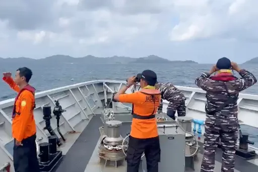 Tim SAR lanjutkan pencarian 24 penumpang hilang usai kapal tenggelam di Sulsel