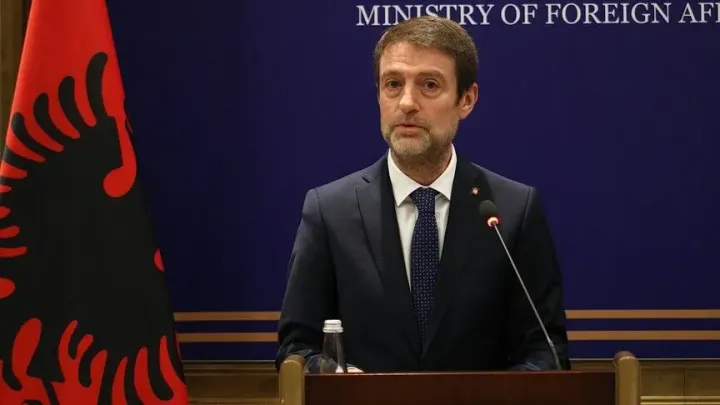 Hoxha: Shqipëria dënon glorifikimin e Ratko Mlladiq
