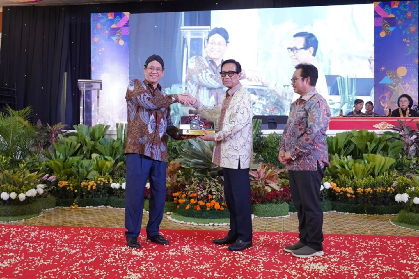 Menkeu resmikan Pasar Rakyat UMi 2026, salurkan Rp65 triliun bagi UMKM