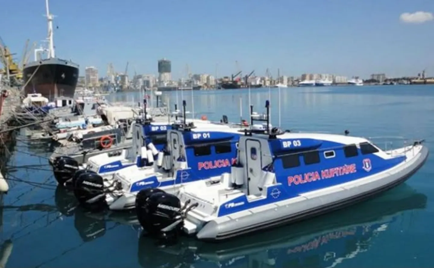 Policia Kufitare e Shqipërisë shpëtoi 11 emigrantë