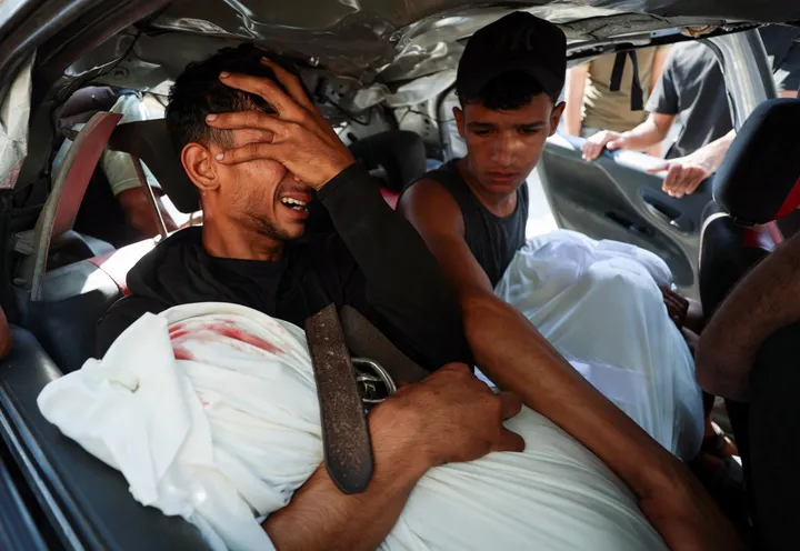Israel bombs Gaza funeral, mourners become victims