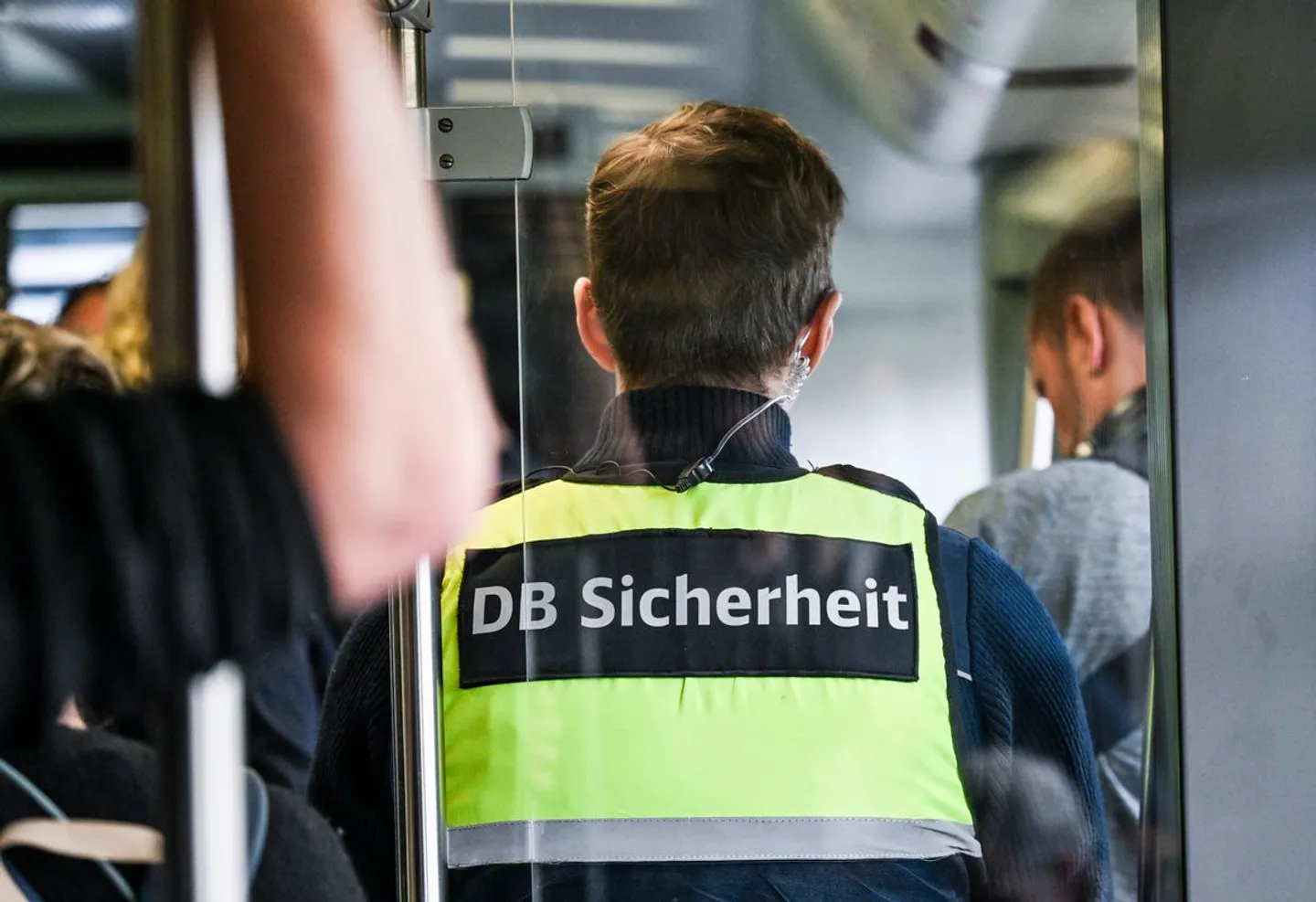 Fahrgast nach Attacke auf Bahnmitarbeiter auf freiem Fuß