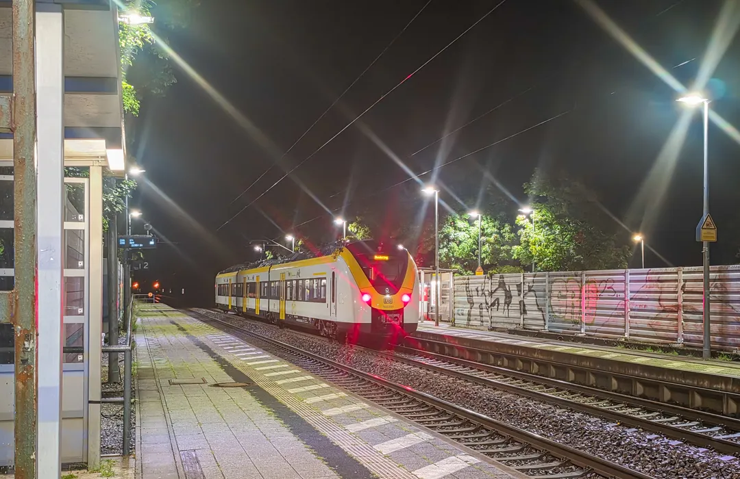 Brutale Attacke auf Bahnmitarbeiter – Was ist passiert?