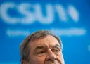 Mann bewirft Söder mit Tomate
