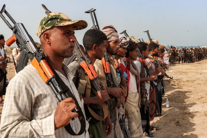 Yemen pro-government officer killed in clashes with Houthis