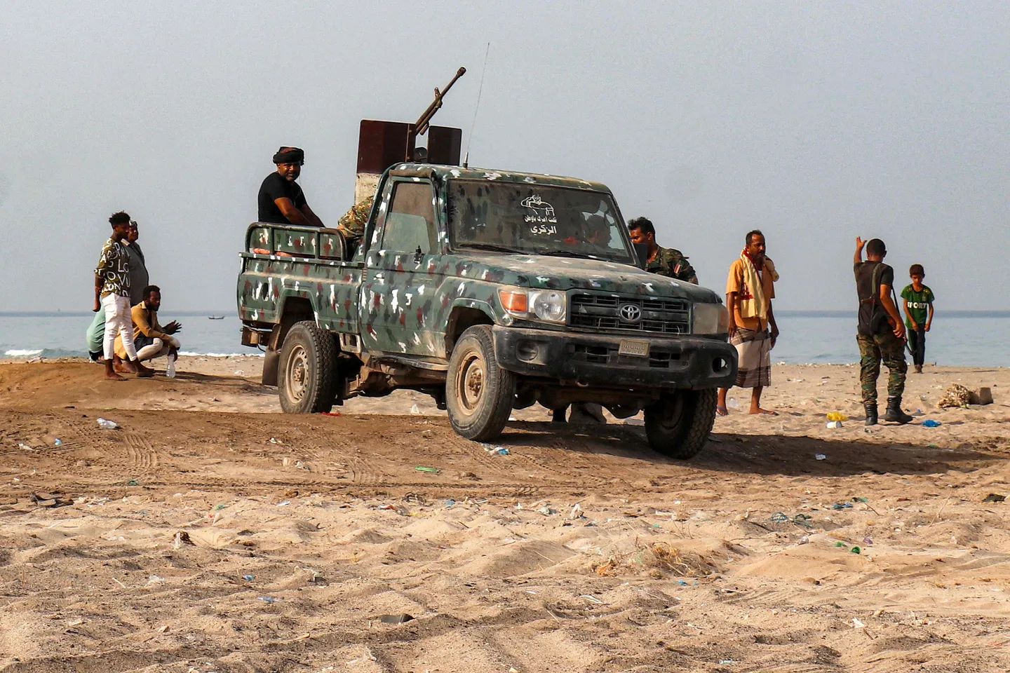 Yemen forms command centre after Houthis breach western front lines