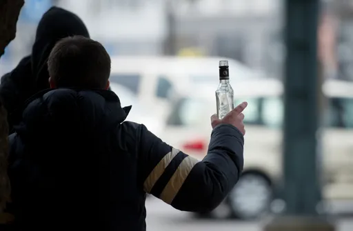 Deutsche Bahn will Alkohol an allen Bahnhöfen verbieten
