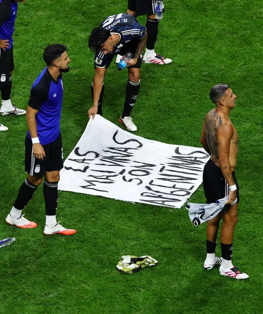 FIFA pokrenula istragu o tuči na terenu nakon finala između Španije i Argentine