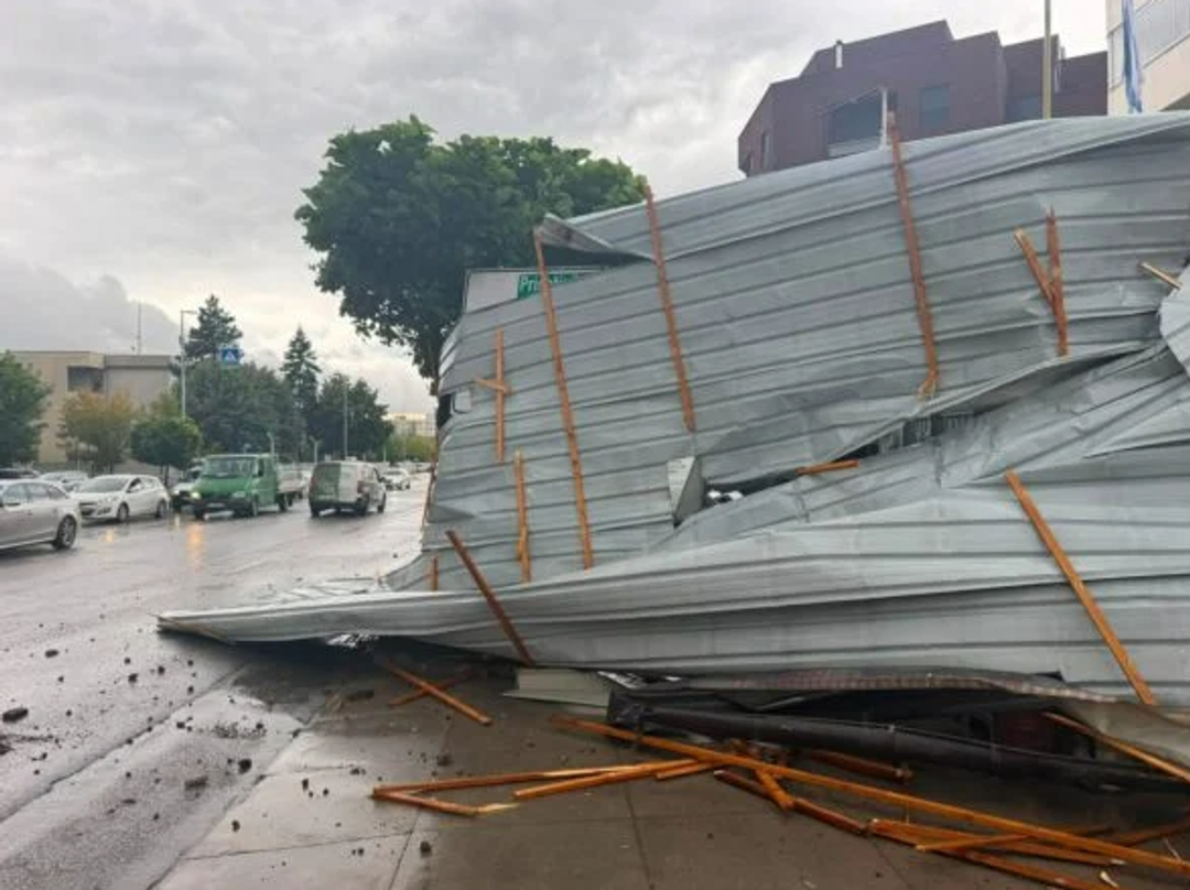 Moti me stuhi shkakton probleme në disa zona të Shqipërisë