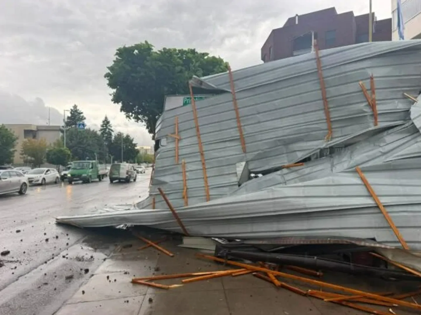 Moti me stuhi shkakton probleme në disa zona të Shqipërisë