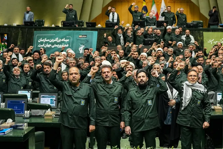 Iran: des députés veulent engager le retrait du pays du TNP