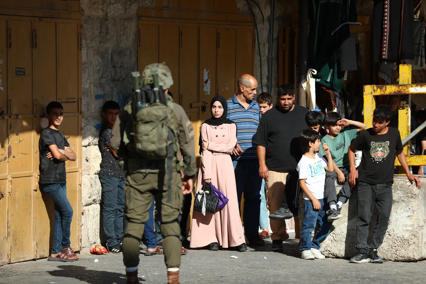 جيش الاحتلال الإسرائيلي يعتقل 40 فلسطينياً بالضفة بينهم 5 سيدات و15 عاملاً من غزة