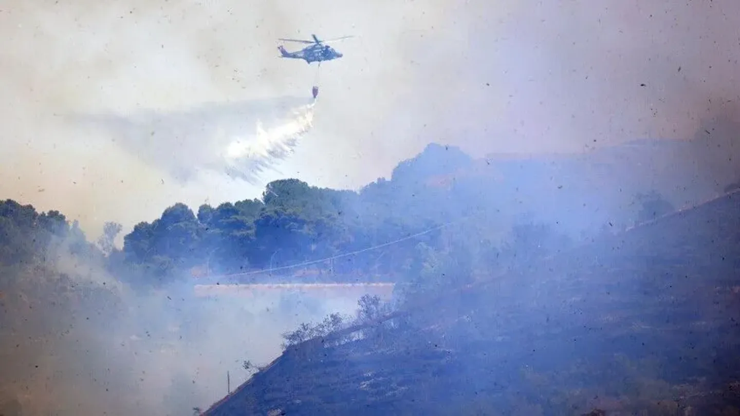 Desetine šumskih požara haraju Sicilijom, više od 100 ljudi primorano na evakuaciju