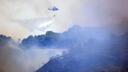 Desetine šumskih požara haraju Sicilijom, više od 100 ljudi primorano na evakuaciju