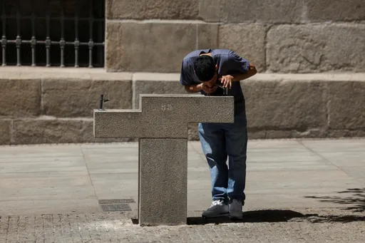 Spain braces for 44°C-plus temperatures, warns of 'extraordinary danger'