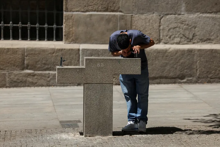 Spain braces for 44°C-plus temperatures, warns of 'extraordinary danger'