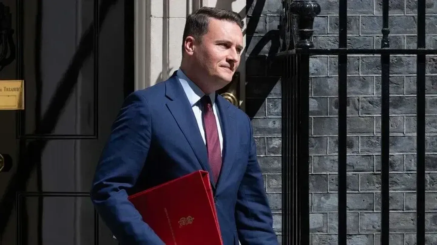 Ministri i ri britanik i Mbrojtjes mbron deklaratat e tij se Izraeli ka kryer krime lufte