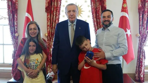 Erdogan primio 12-godišnjeg britanskog aktivistu koji stoji iza kampanje “Kolač, a ne mržnja“