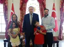 Erdogan reçoit un jeune de 12 ans à l’origine de la campagne « Cake Not Hate »
