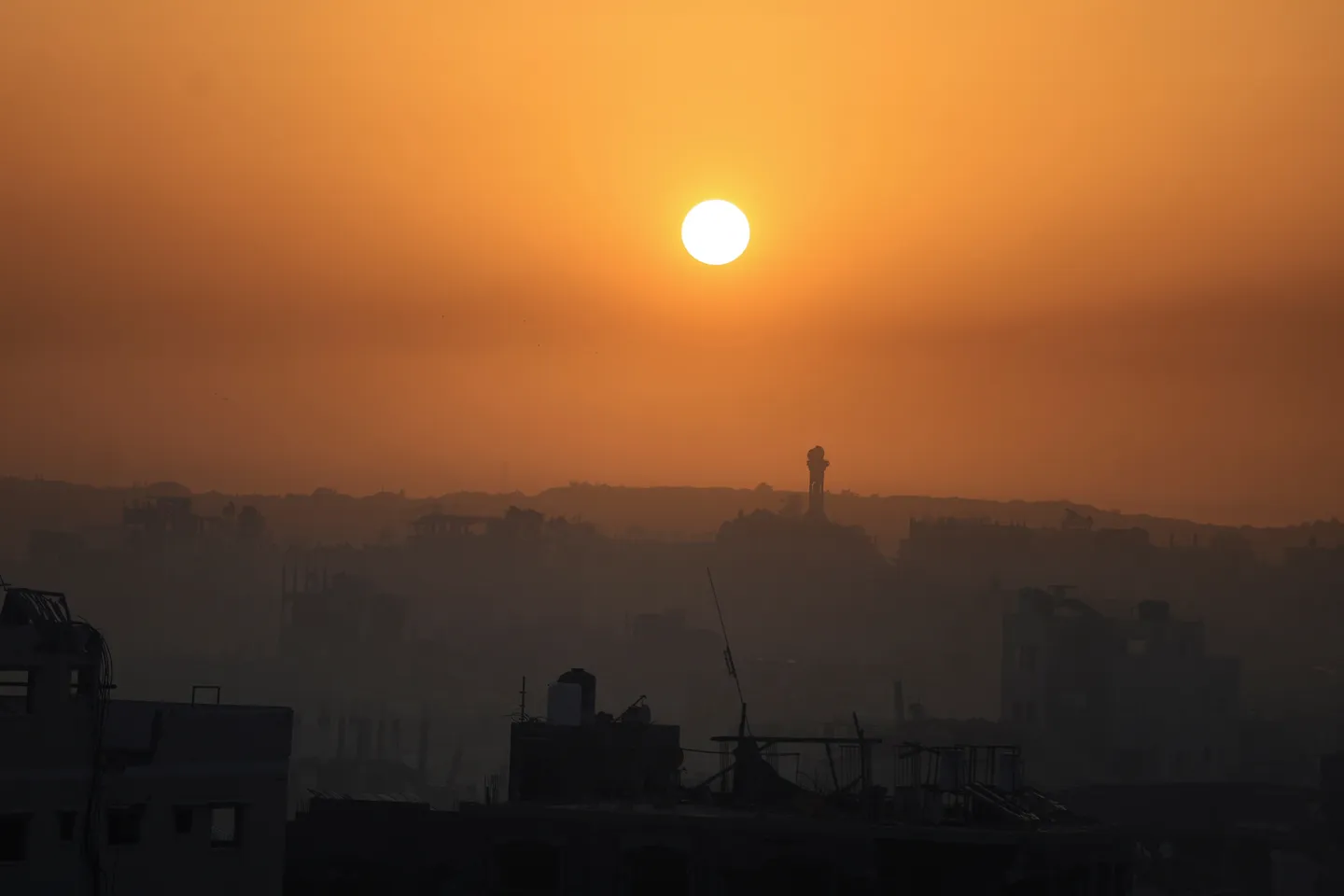 قواعد وسواتر وحدود جديدة.. ما الذي يبنيه جيش الاحتلال في قطاع غزة؟