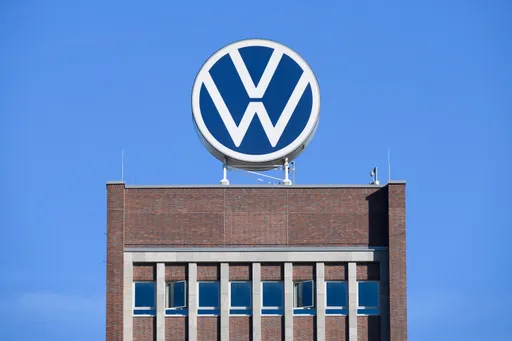 VW-Gewinn bricht um ein Drittel ein