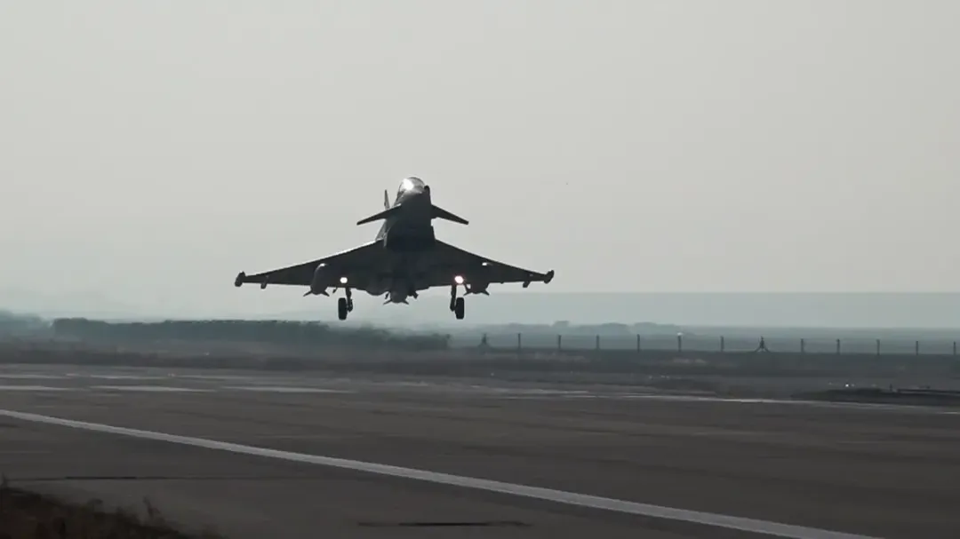 Turkey sends its inaugural pilots to the UK for Eurofighter training.