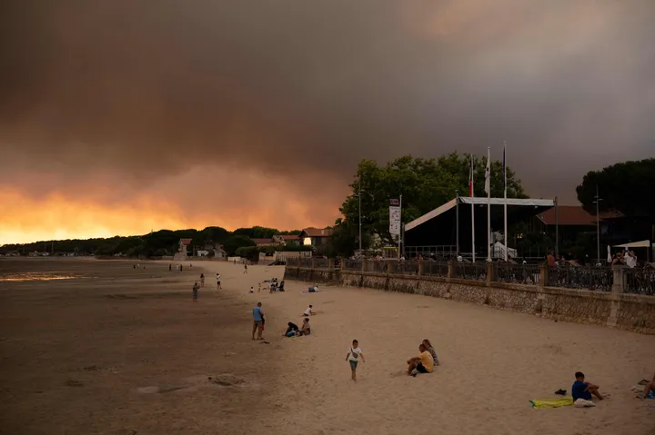 Brände am Atlantik: Frankreich evakuiert 63.000 Menschen