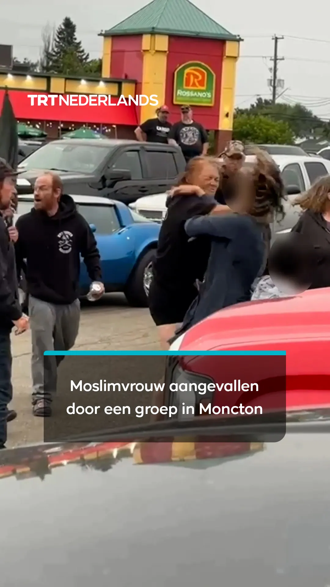 Een moslimvrouw is in Canada aangevallen door een groep in bijzijn van haar kleine zoon