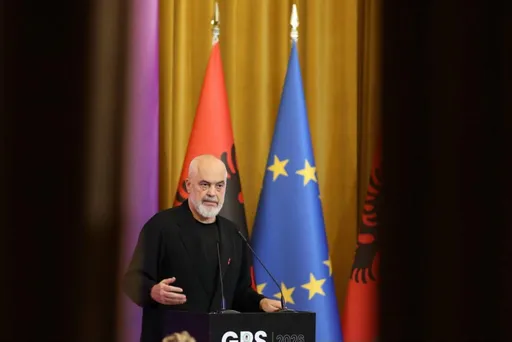 Rama: Protestat e ngadalësuan rritjen e turizmit në Shqipëri gjatë muajit qershor