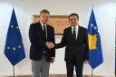 Kurti takon të dërguarin e posaçëm të BE-së për dialogun Kosovë-Serbi