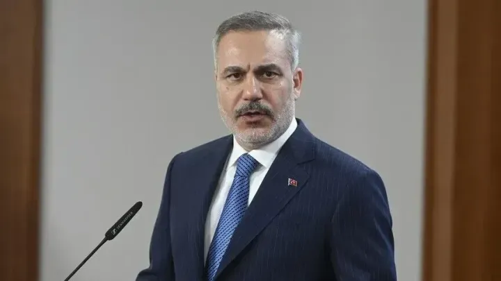 Shefat e diplomacisë së Türkiyes dhe Ukrainës diskutojnë luftën dhe sigurinë në Detin e Zi