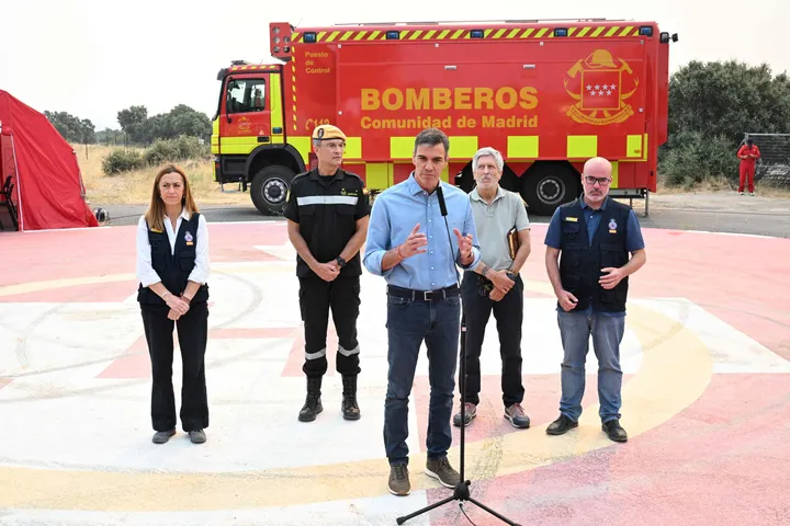 Spanish PM Sanchez calls for national climate pact as wildfires displace 75,000