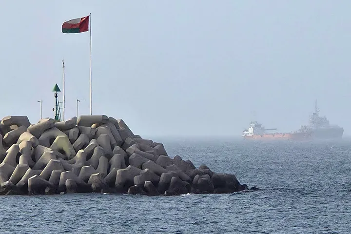 Oman sahillərində neft tankeri vurulub