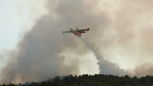 Hrvatski piloti pomažu u gašenju velikih požara u Francuskoj