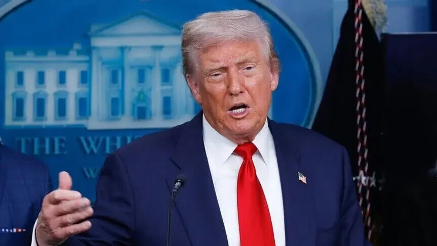 Trump pezullon planet për përshkallëzim të madh kundër Iranit