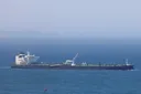 Нефтяной танкер подорвался на мине в Ормузском проливе