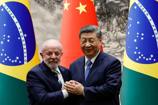 Il presidente cinese Xi discute delle relazioni bilaterali con l'omologo brasiliano Lula da Silva