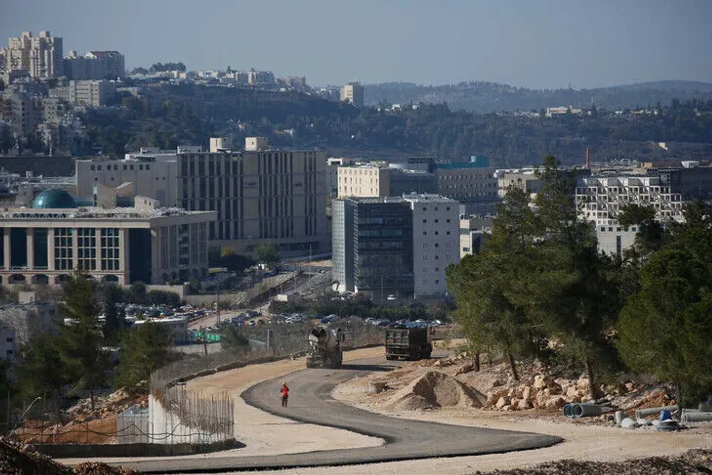 Izraeli bastis qendrën e trajnimit të UNRWA-së në Kudsin Lindor, arreston stafin