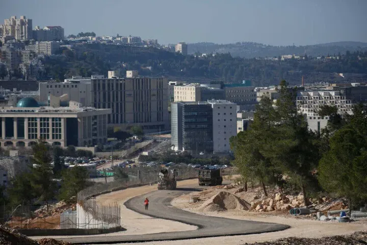Izraeli bastis qendrën e trajnimit të UNRWA-së në Kudsin Lindor, arreston stafin