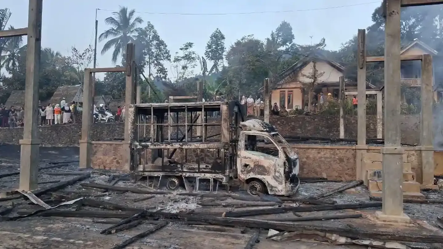 Kebakaran hanguskan 51 rumah adat di Sukabumi, Pemprov Jabar janji bangun kembali