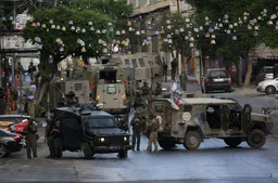 ئىسرائىلىيە ئىيوردان دەرياسىنىڭ غەربىي قىرغىقىدا قۇرئان تىلاۋىتى ئاڭلىتىدىغان رادىيونى تاقىۋەتتى