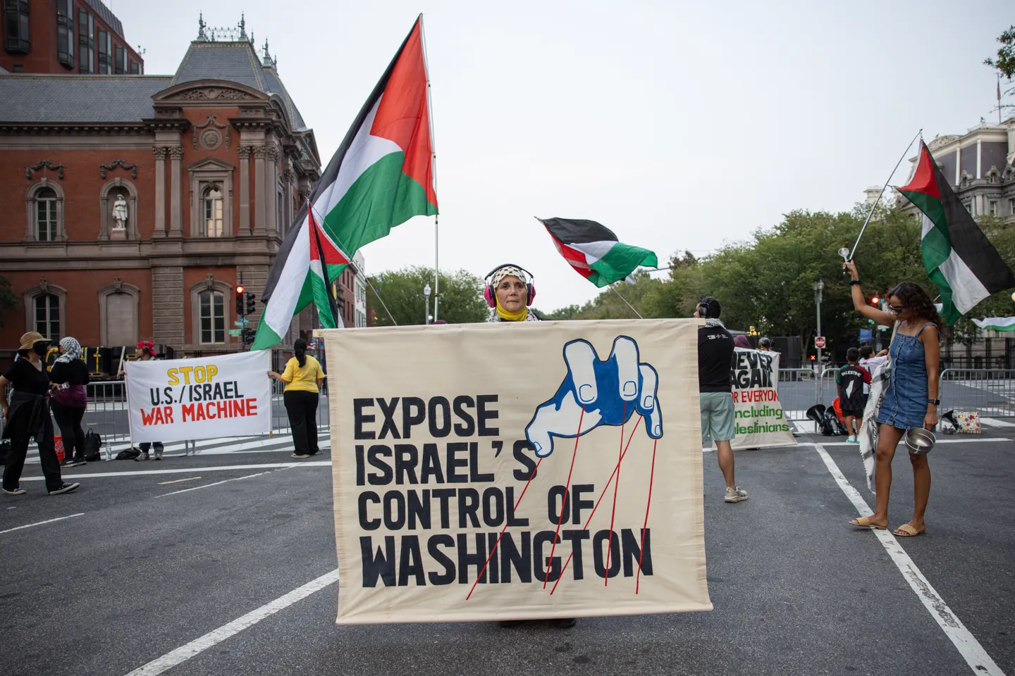 Pro-Palestinian demonstrators gather outside White House ahead of Netanyahu visit