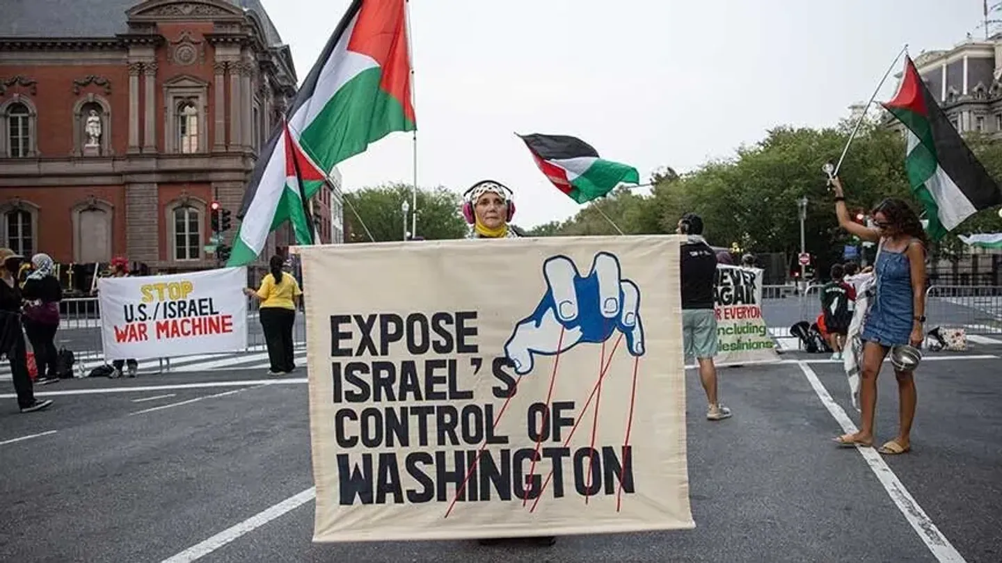 Propalestinezët mblidhen jashtë Shtëpisë së Bardhë për të protestuar ndaj vizitës së Netanyahut