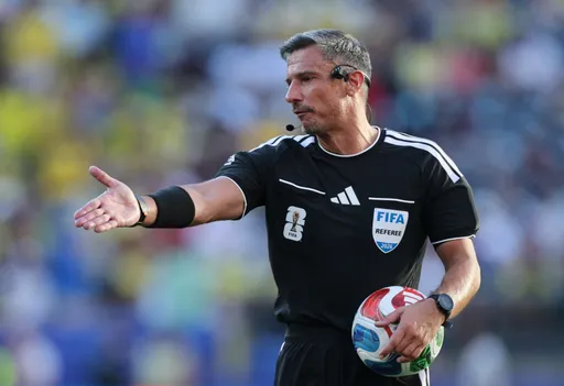Arbitri slloven i finales së Kupës së Botës tërhiqet pas kritikave për përballjen Argjentinë-Spanjë