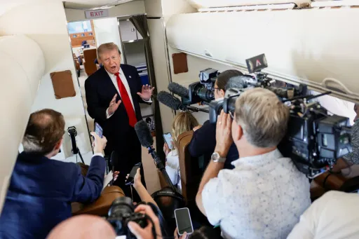 Trump revela que EE.UU. obtuvo US$13.000 millones del petróleo venezolano y apunta a activos iraníes