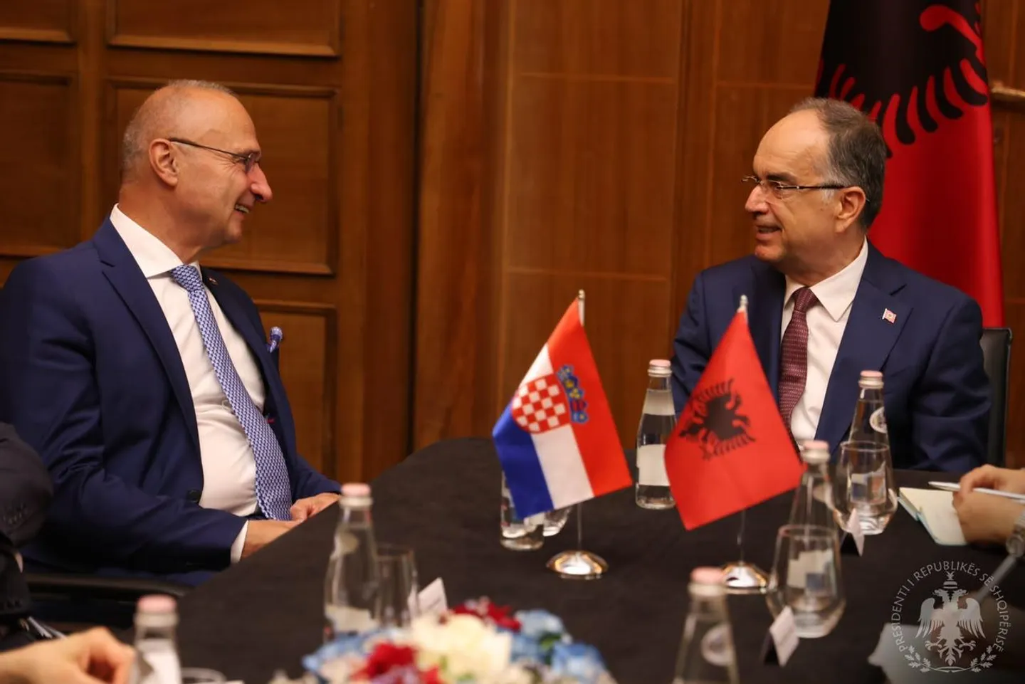 Begaj takon kryediplomatin kroat: Bashkëpunimi mbetet i rëndësishëm për paqen dhe sigurinë në rajon