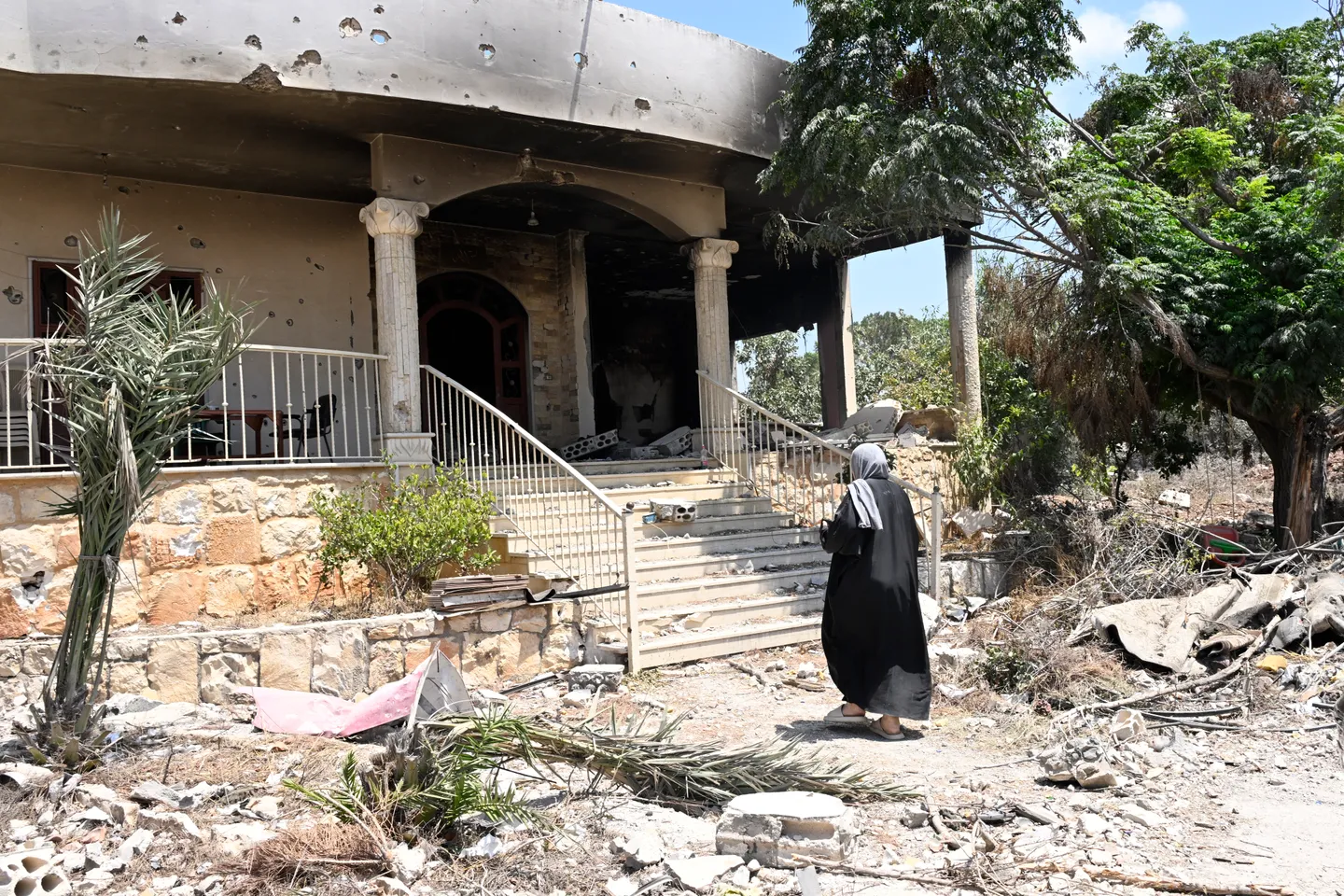 'They left nothing undestroyed': Lebanese return to devastated border town after Israeli pullout