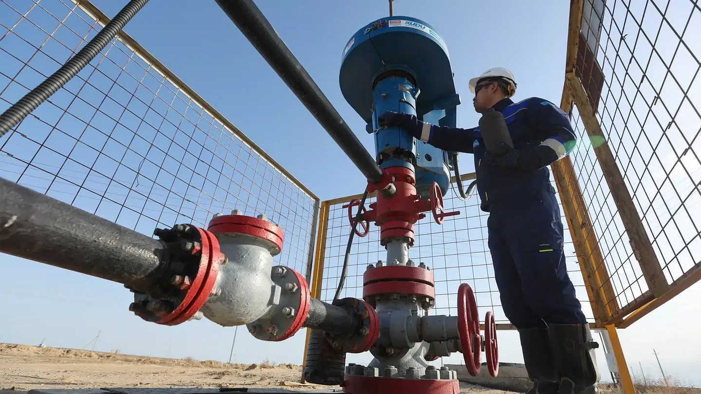 Казахстан снова качает нефть через КПК