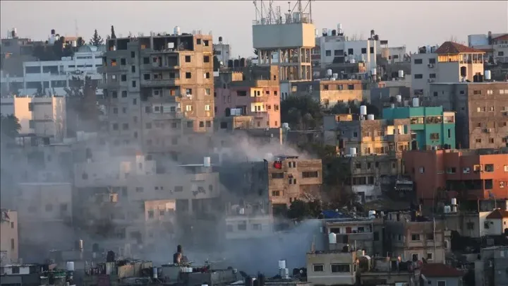 Kolonët izraelitë i vënë zjarrin shtëpisë dhe rrëmbejnë dy palestinezë në Bregun Perëndimor